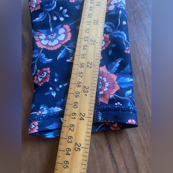 Soulcycle Soul Floral Blue Pants Leggings Size S Gym Run Spin Thick Stretch EUC - Picture 6 of 9